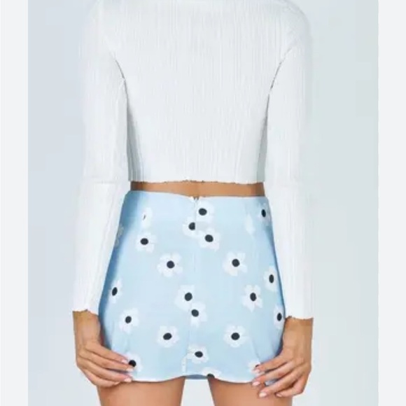 Princess Polly Shelly Mini Skirt- Blue Floral Size 2 - Picture 3 of 7